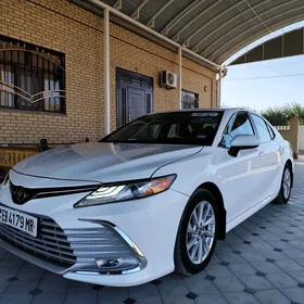 Toyota Camry 2021