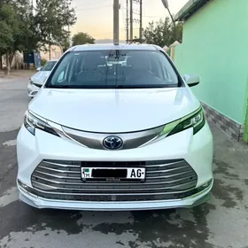 Toyota Sienna 2021