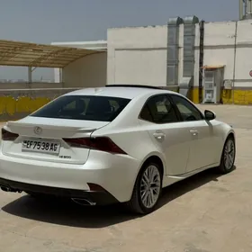 Lexus IS 2018