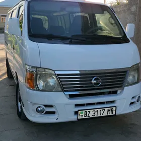 Nissan Urvan 2010
