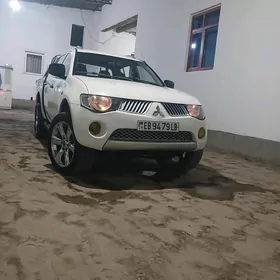Mitsubishi L200 2009