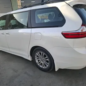 Toyota Sienna 2020