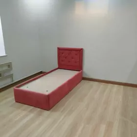 кровать