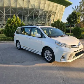 Toyota Sienna 2018