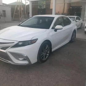 Toyota Camry 2021