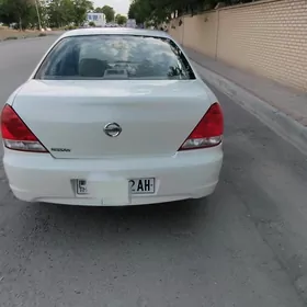 Nissan Sunny 2010