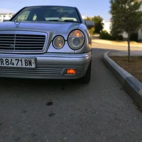 Mercedes-Benz E320 1996
