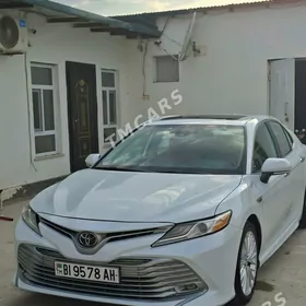 Toyota Camry 2019