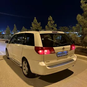 Toyota Sienna 2003