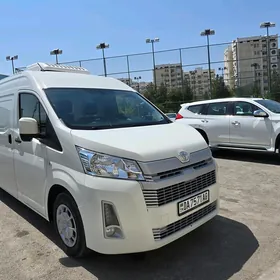 Toyota Hiace 2022