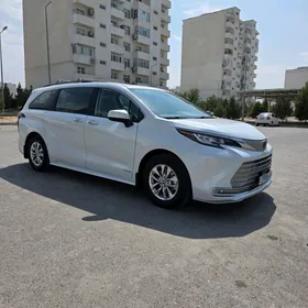 Toyota Sienna 2022
