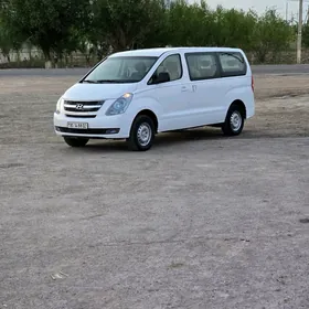 Hyundai H-1 2012