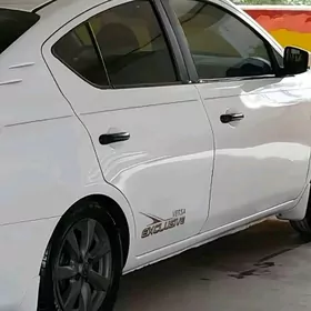 Nissan Versa 2011