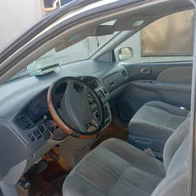 Toyota Sienna 2002