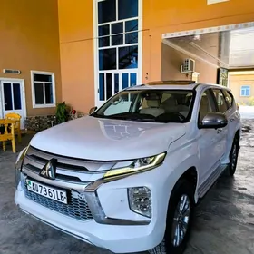 Mitsubishi Pajero 2020