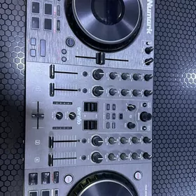 NUMARK NS4 dj