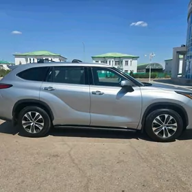 Toyota Highlander 2020