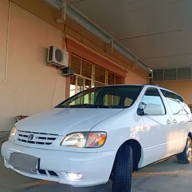 Toyota Sienna 2003
