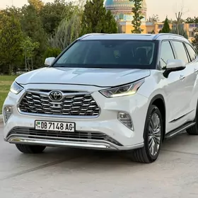 Toyota Highlander 2021
