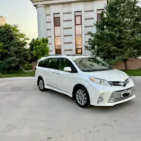Toyota Sienna 2019