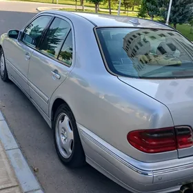 Mercedes-Benz E320 2000