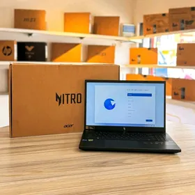 RTX 2050 / i5-13 / 512 GB SSD