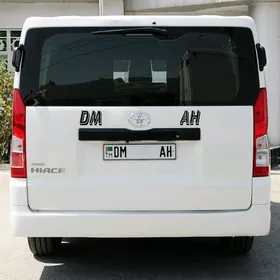 Toyota Hiace 2021
