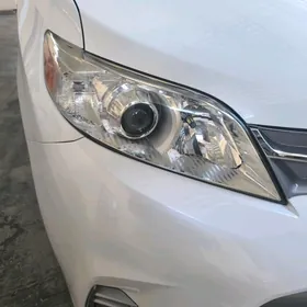 Toyota Sienna fara komplekt