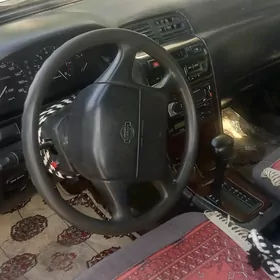 Nissan Cefiro 1995