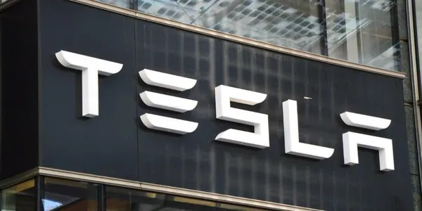 Bloomberg: Tesla распустила команду разработчиков суперкомпьютера Dojo