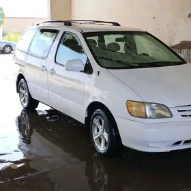 Toyota Sienna 2002