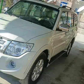 Mitsubishi Pajero 2013