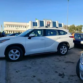 Toyota Highlander 2021
