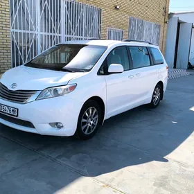 Toyota Sienna 2010