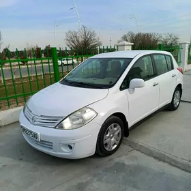 Nissan Tiida 2010