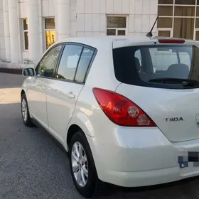 Nissan Tiida 2008