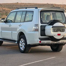 Mitsubishi Pajero 2012