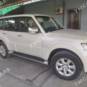 Mitsubishi Pajero 2020