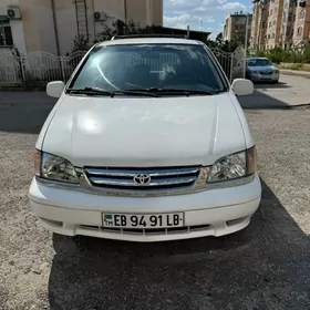 Toyota Sienna 2001
