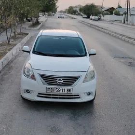Nissan Versa 2012