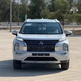 Mitsubishi Outlander 2024