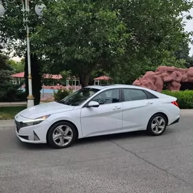 Hyundai Elantra 2022