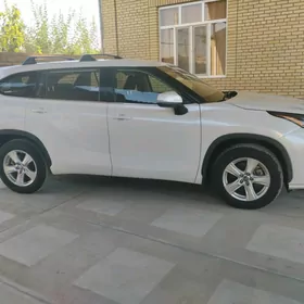 Toyota Highlander 2021