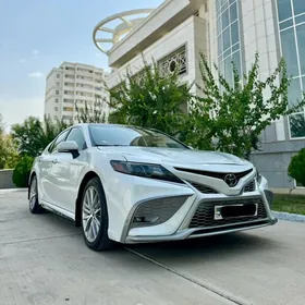 Toyota Camry 2021