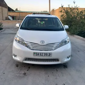 Toyota Sienna 2011