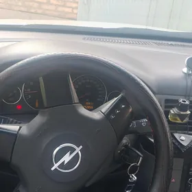 Opel Signum 2003