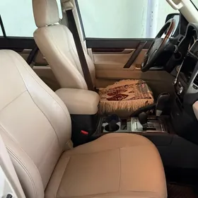 Mitsubishi Pajero 2014