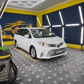 Toyota Sienna 2019