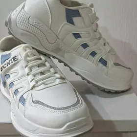 Кроссовки