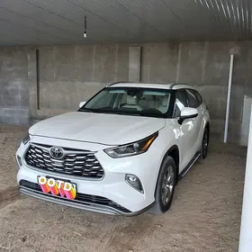 Toyota Highlander 2021
